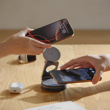 画像をギャラリービューアに読み込む, Mag 360 Qi2 対応 3 in 1 ターンテーブル式ワイヤレス充電器 （デュアル 15W タイプ）
