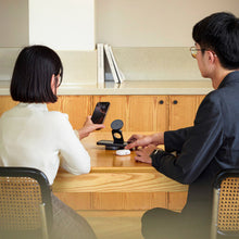 画像をギャラリービューアに読み込む, Mag 360 Qi2 対応 3 in 1 ターンテーブル式ワイヤレス充電器 （デュアル 15W タイプ）
